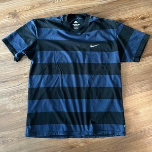 The Nike Tee - Nike SB Loose Fit Striped Shirt